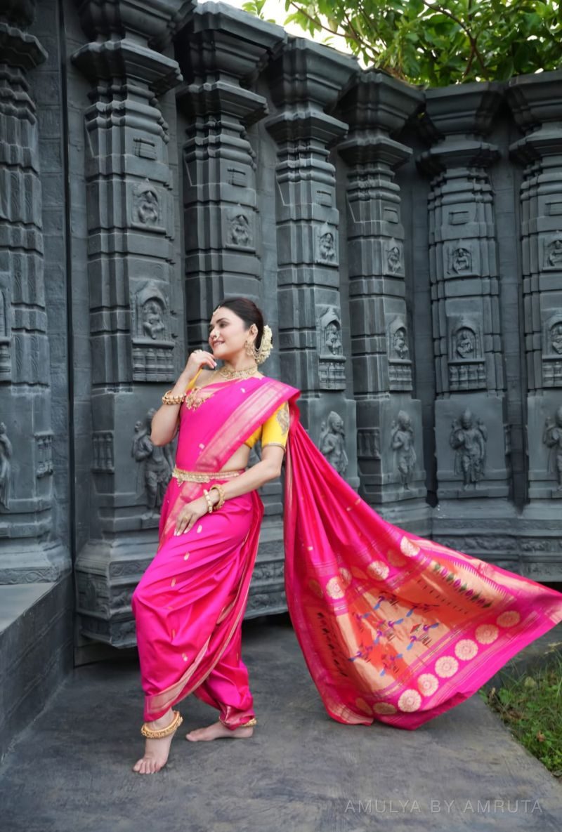 साडी नेसलेली — नेसलेली · ३. अमूल्य बाय अमृता यांनी निवडलेली.