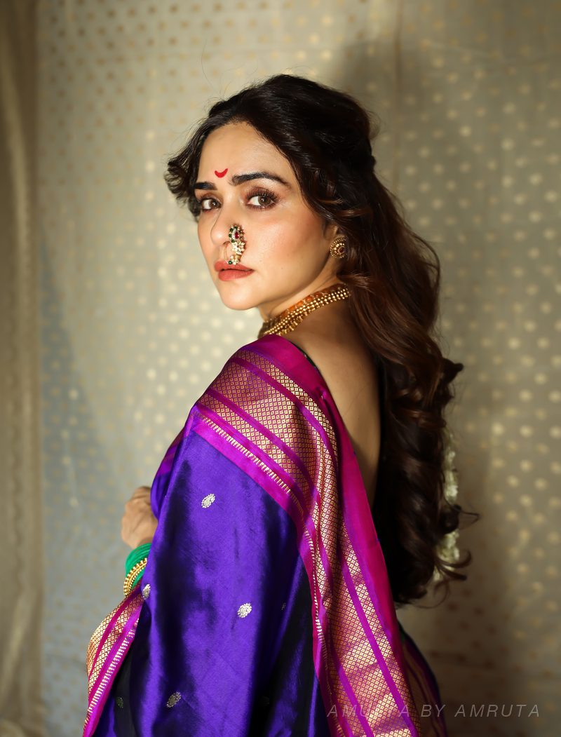  साडी नेसलेली — नेसलेली · ४. अमूल्य बाय अमृता यांनी निवडलेली.