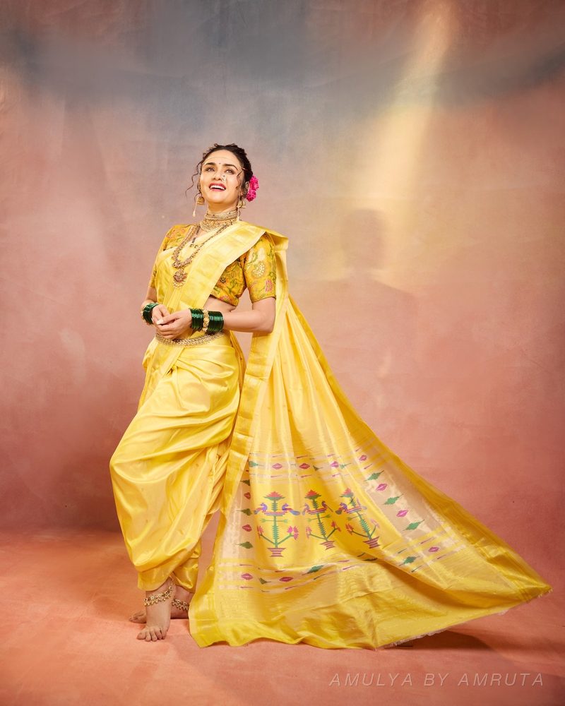  साडी नेसलेली — नेसलेली. अमूल्य बाय अमृता यांनी निवडलेली.