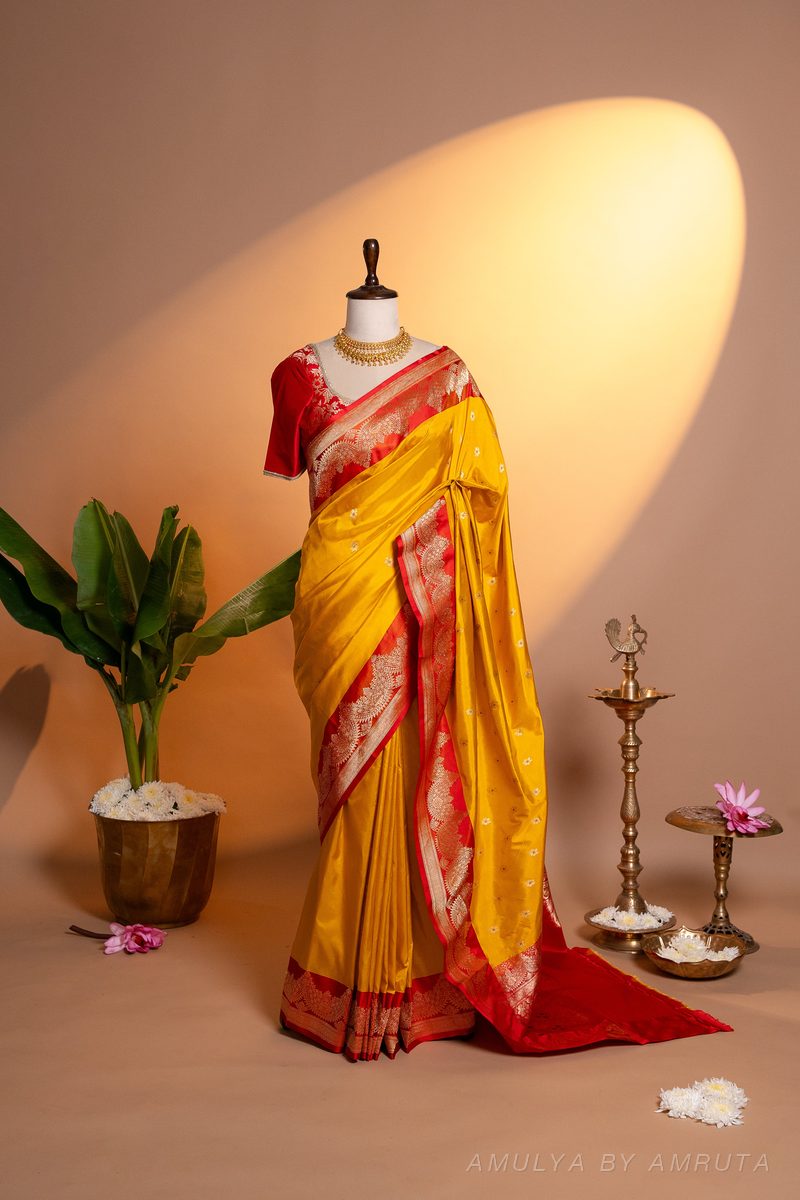  साडी नेसलेली — नेसलेली · ३. अमूल्य बाय अमृता यांनी निवडलेली.